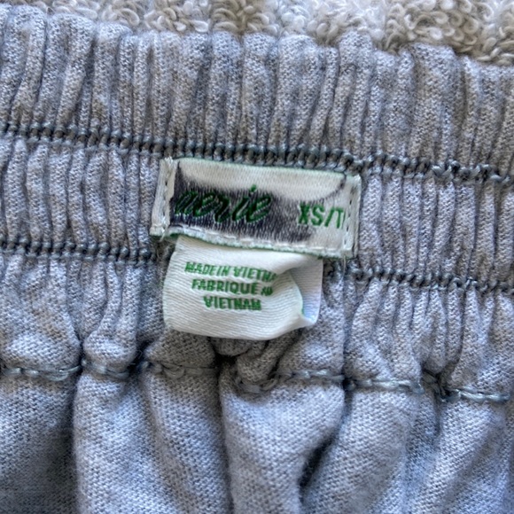 NWT Aerie Light Gray Ruffle Flowy Tiered Mini Skirt Size XS TikTok Viral - Picture 5 of 9